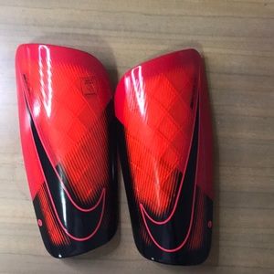 Soccer knee pads